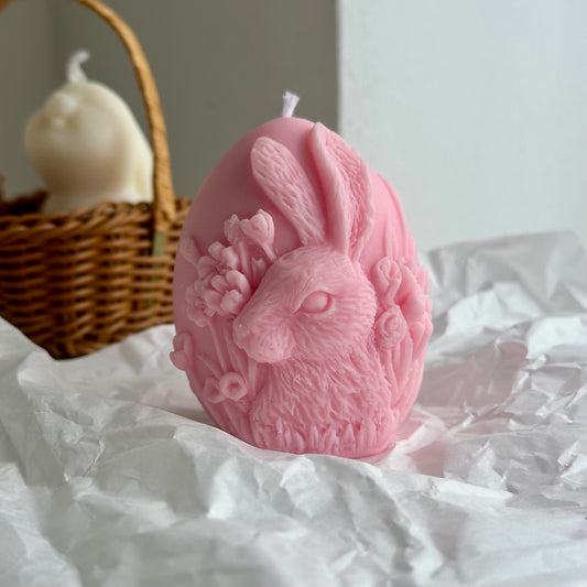Vela de Pascua: “Conejito entre flores”